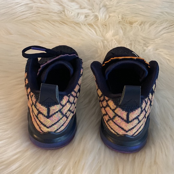 Nike LBJ Kids Sneakers | Size 1 - Picture 3 of 5